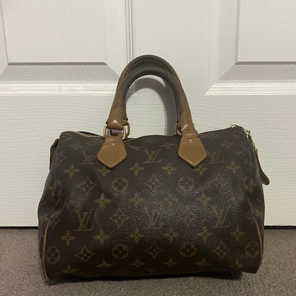 SOLD ✅ Authenticated LV Speedy 25 Monogram Canvas - Picture 3 of 10